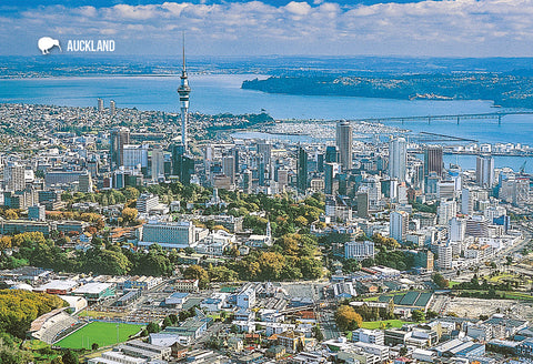 SAU97 - Auckland City And Sky Tower - Small Postcard - Postcards NZ Ltd