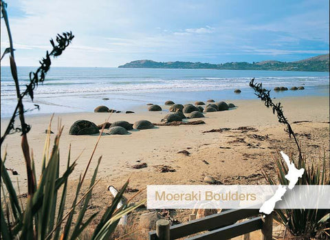 MOT178 - Moeraki Boulders - Magnet - Postcards NZ Ltd